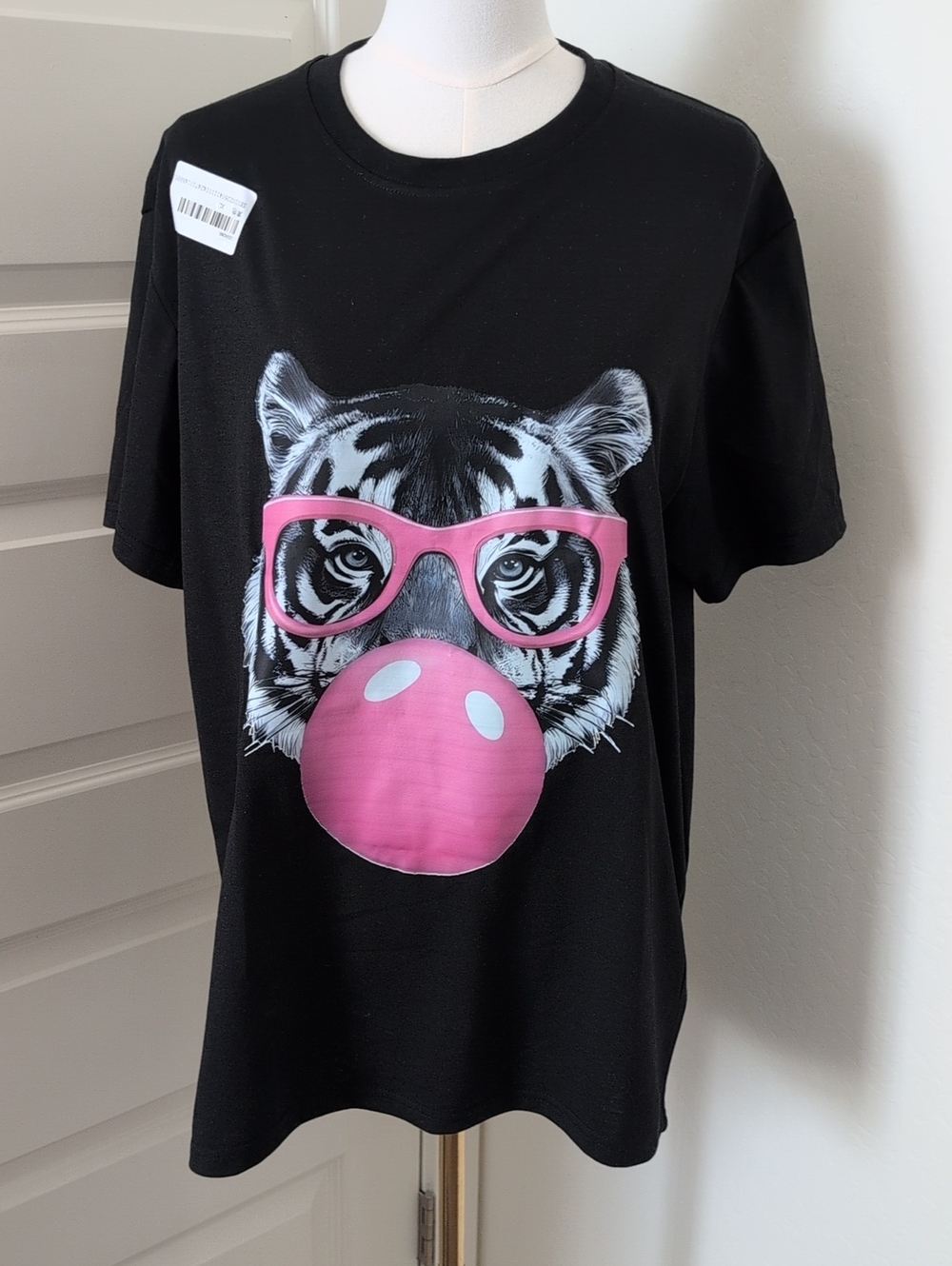 Graphic Tee with Pink Tiger Blowing a Bubble Black and Pink Size XL - Picture 3 of 10